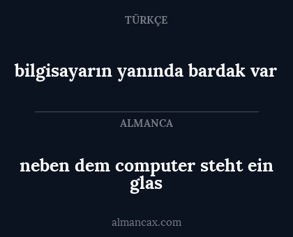 neben dem computer steht ein glas - bilgisayarın yanında bardak var