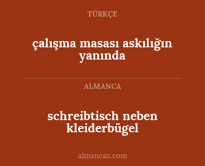 schreibtisch neben kleiderbügel - çalışma masası askılığın yanında