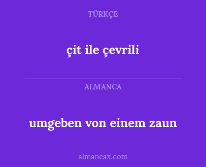 çit ile çevrili - umgeben von einem zaun