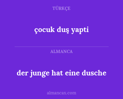 der junge hat eine dusche - çocuk duş yapti
