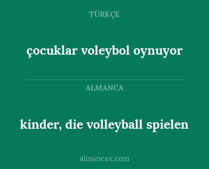 kinder, die volleyball spielen - çocuklar voleybol oynuyor