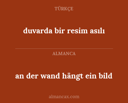 an der wand hängt ein bild - duvarda bir resim asılı