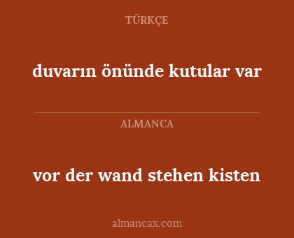 duvarın önünde kutular var - vor der wand stehen kisten