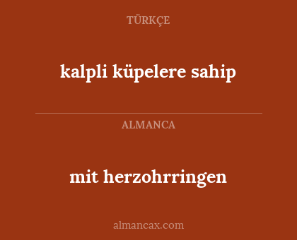 mit herzohrringen - kalpli küpelere sahip
