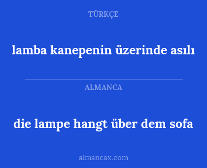 die lampe hangt über dem sofa - lamba kanepenin üzerinde asılı