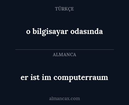 o bilgisayar odasında - er ist im computerraum