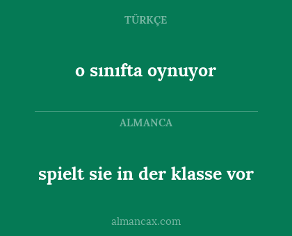 o sınıfta oynuyor - spielt sie in der klasse vor