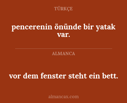 vor dem fenster steht ein bett. - pencerenin önünde bir yatak var.