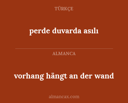 perde duvarda asılı - vorhang hängt an der wand
