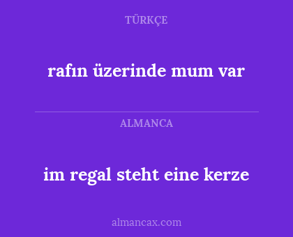 im regal steht eine kerze - rafın üzerinde mum var