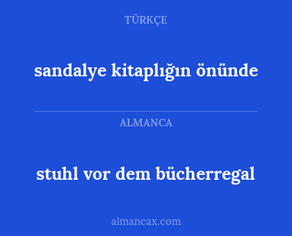 stuhl vor dem bücherregal - sandalye kitaplığın önünde