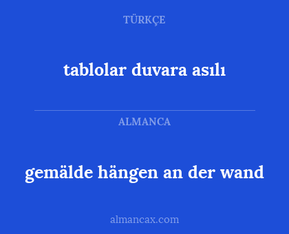 gemälde hängen an der wand - tablolar duvara asılı