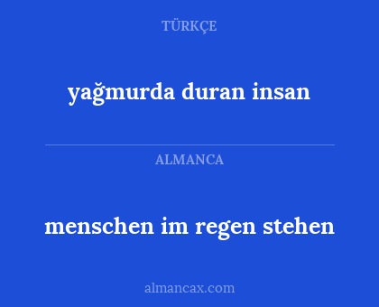 menschen im regen stehen - yağmurda duran insan