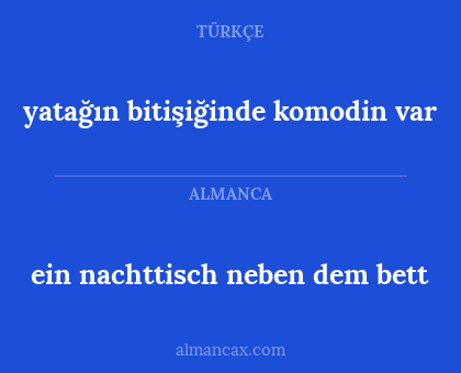ein nachttisch neben dem bett - yatağın bitişiğinde komodin var