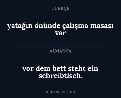 vor dem bett steht ein schreibtisch. - yatağın önünde çalışma masası var