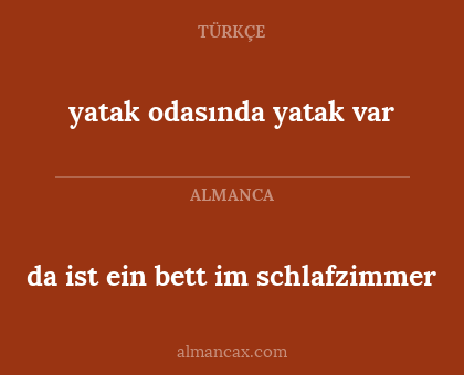 da ist ein bett im schlafzimmer - yatak odasında yatak var