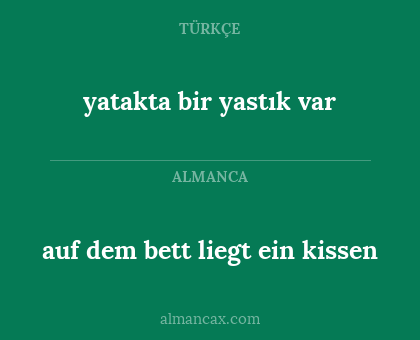 yatakta bir yastık var - auf dem bett liegt ein kissen