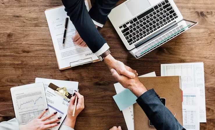 Οδηγίες πορείας και κατευθύνσεις στα αγγλικά