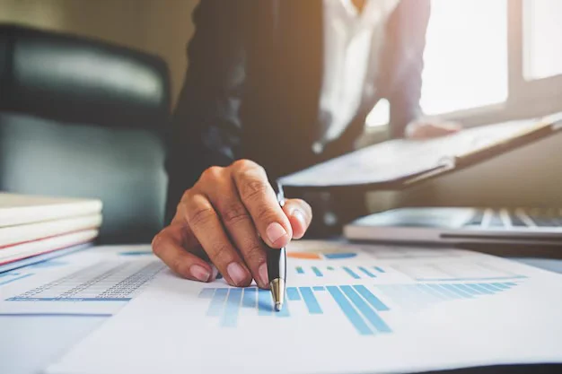 Οι εποχές στα αγγλικά με σχετικές λέξεις και φράσεις