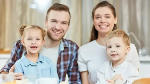 Almanca Aile Üyeleri ve Akrabalık İsimleri (Die Familie) Konu Anlatımı | Anne, Baba, Kardeş, Akrabalar, Almanca Aile Tanıtma Cümleleri