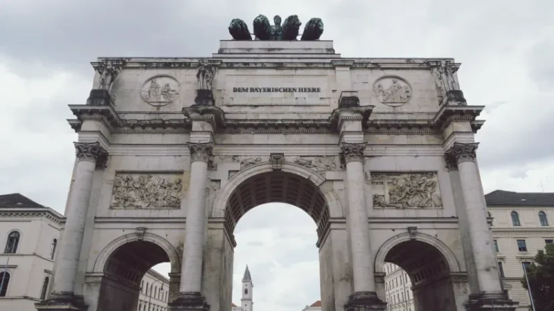 Almanya'da Almanca Dil Eğitimi Rehberi: Dil Kursları ve Dil Okulları, Entegrasyon Kursu, Mesleki Dil Kursları (Berufssprachkurse), Alman Dil Kurumları, Kurs Fiyatları ve Almanya'da Almanca Öğrenmenin Avantajları