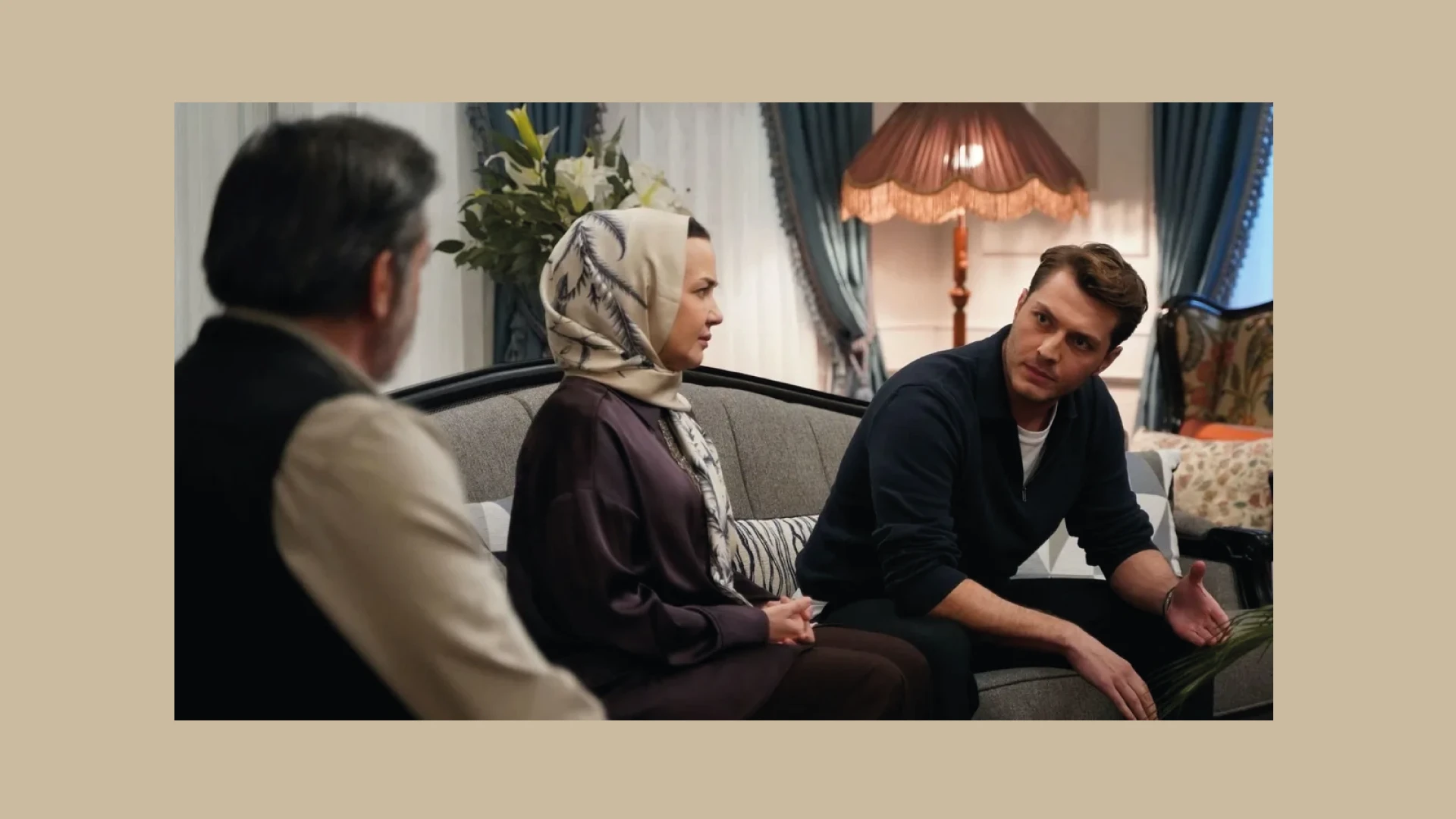 Aynı Yağmur Altında 1. Bölüm İzle: Hülya Avşar, Nilsu Berfin Aktaş ve Burak Tozkoparan'ın Yer Aldığı Yeni Dizi Başladı. Konusu, Oyuncuları ve İlk Bölümde Yaşananlar