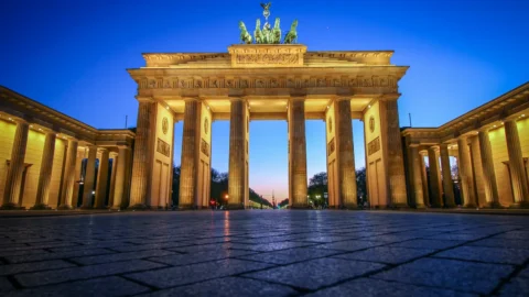 Berlin'de Gezilecek Yerler, Ulaşım, Yeme-İçme ve Konaklama Rehberi — Almanya'nın Başkenti Berlin Şehir Rehberi