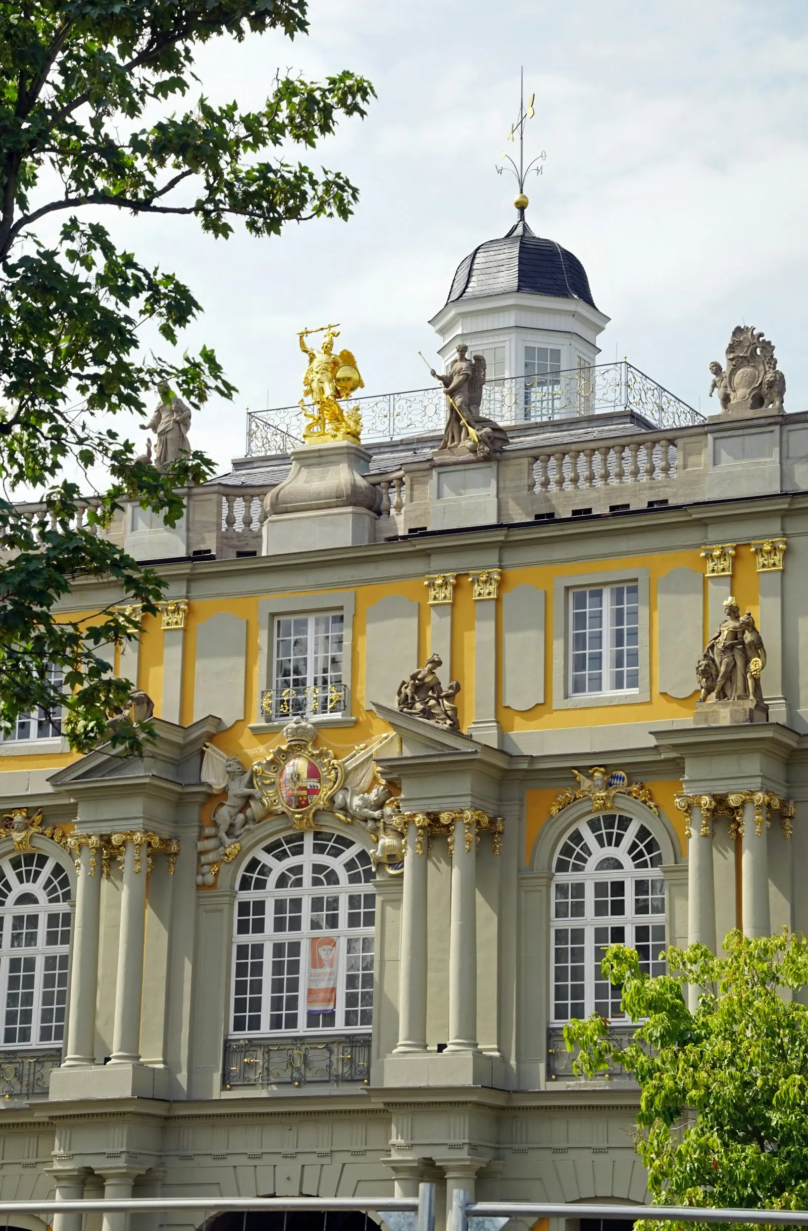 Bonn Ren Nehri kıyısı