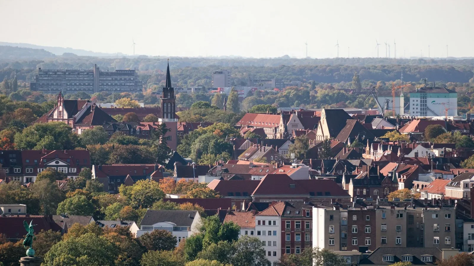 Hannover'de Gezilecek Yerler — Neues Rathaus, Herrenhäuser Gärten, Maschsee ve Hannover Messe Rehberi