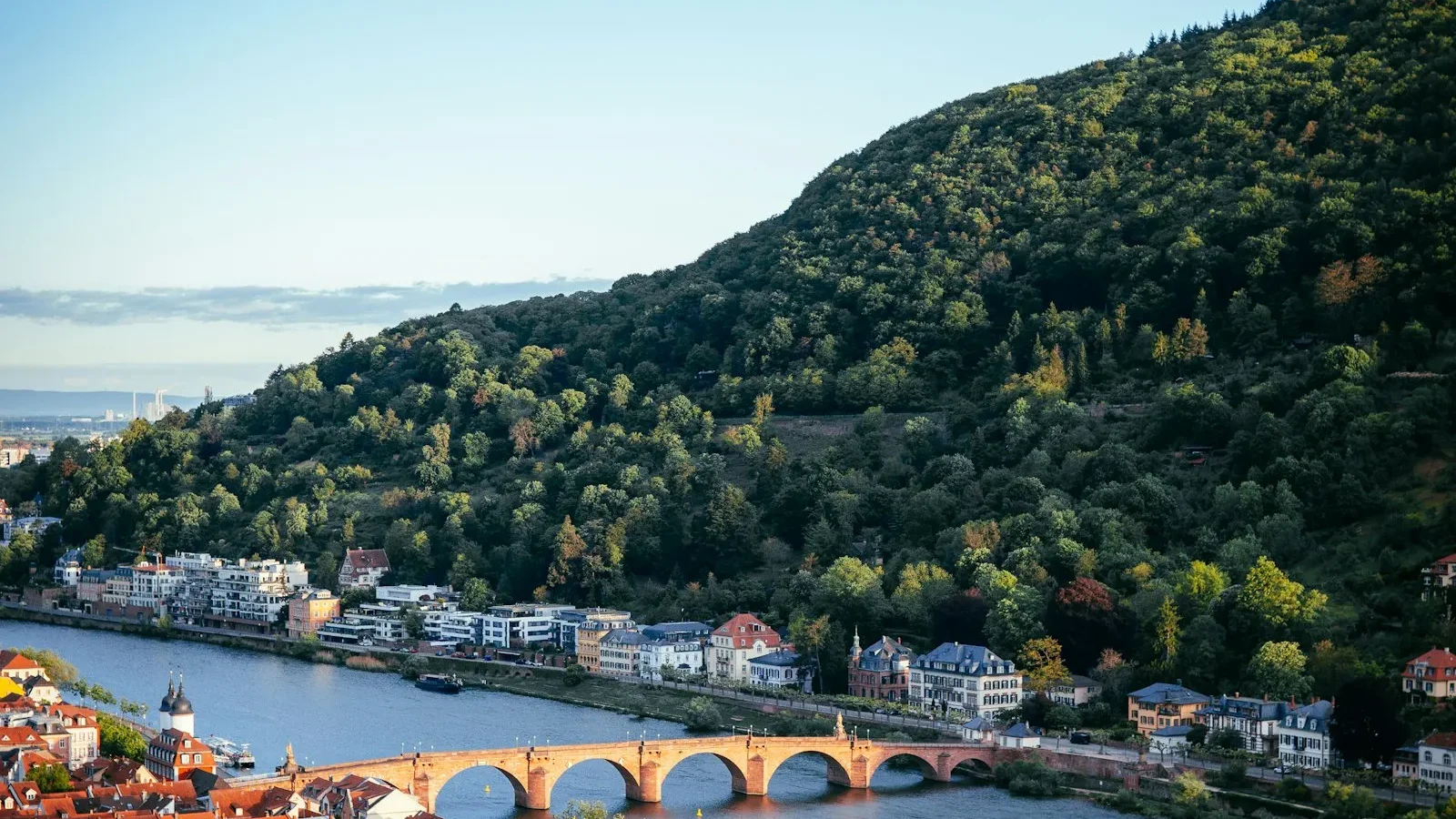 Heidelberg'de Gezilecek Yerler — Schloss, Alte Brücke, Philosophenweg ve Alman Romantizmi Rehberi