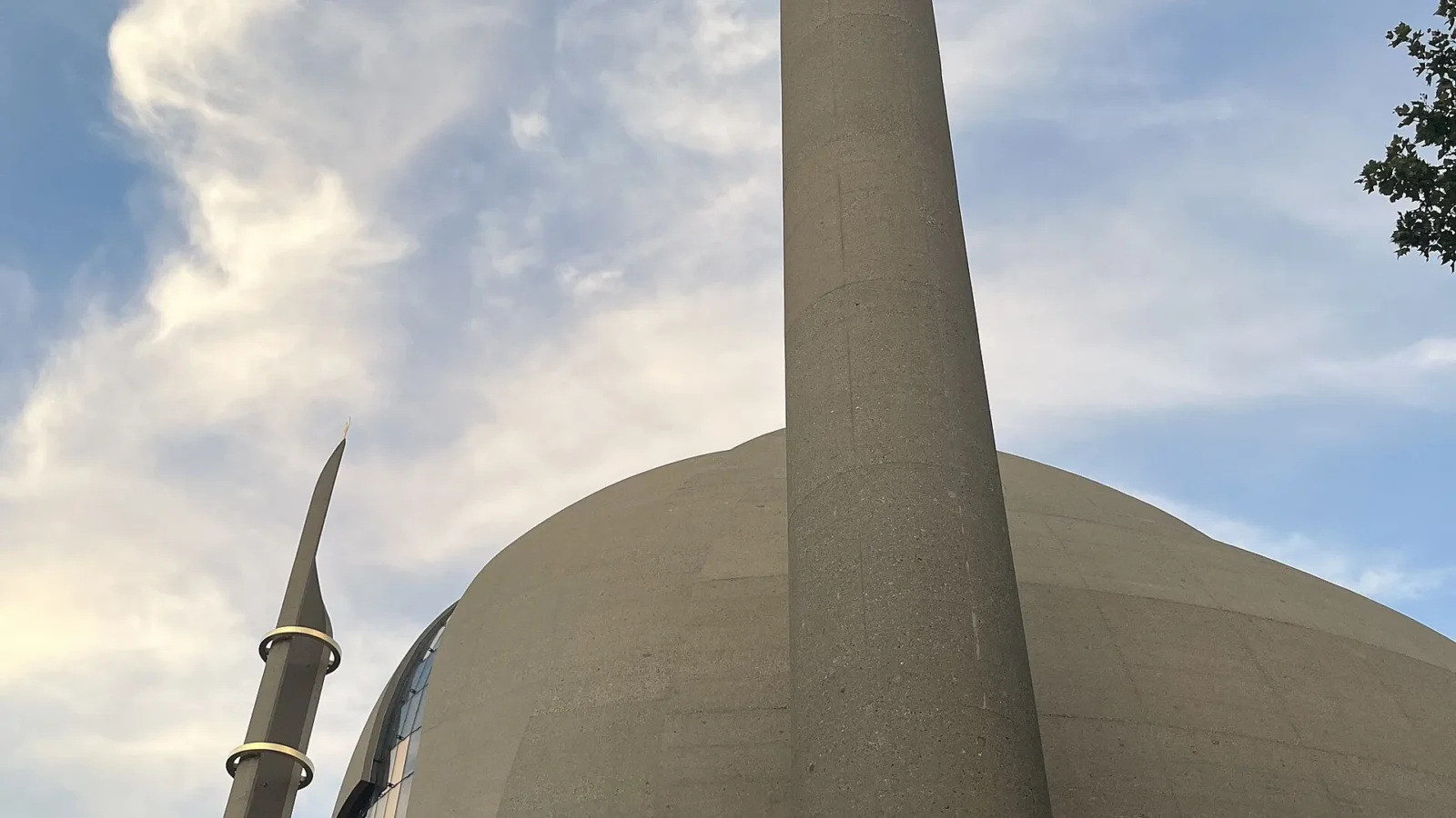Almanya'da Cami ve İslami Yaşam: DİTİB, Namaz Vakitleri ve Ramazan Kültürü Rehberi