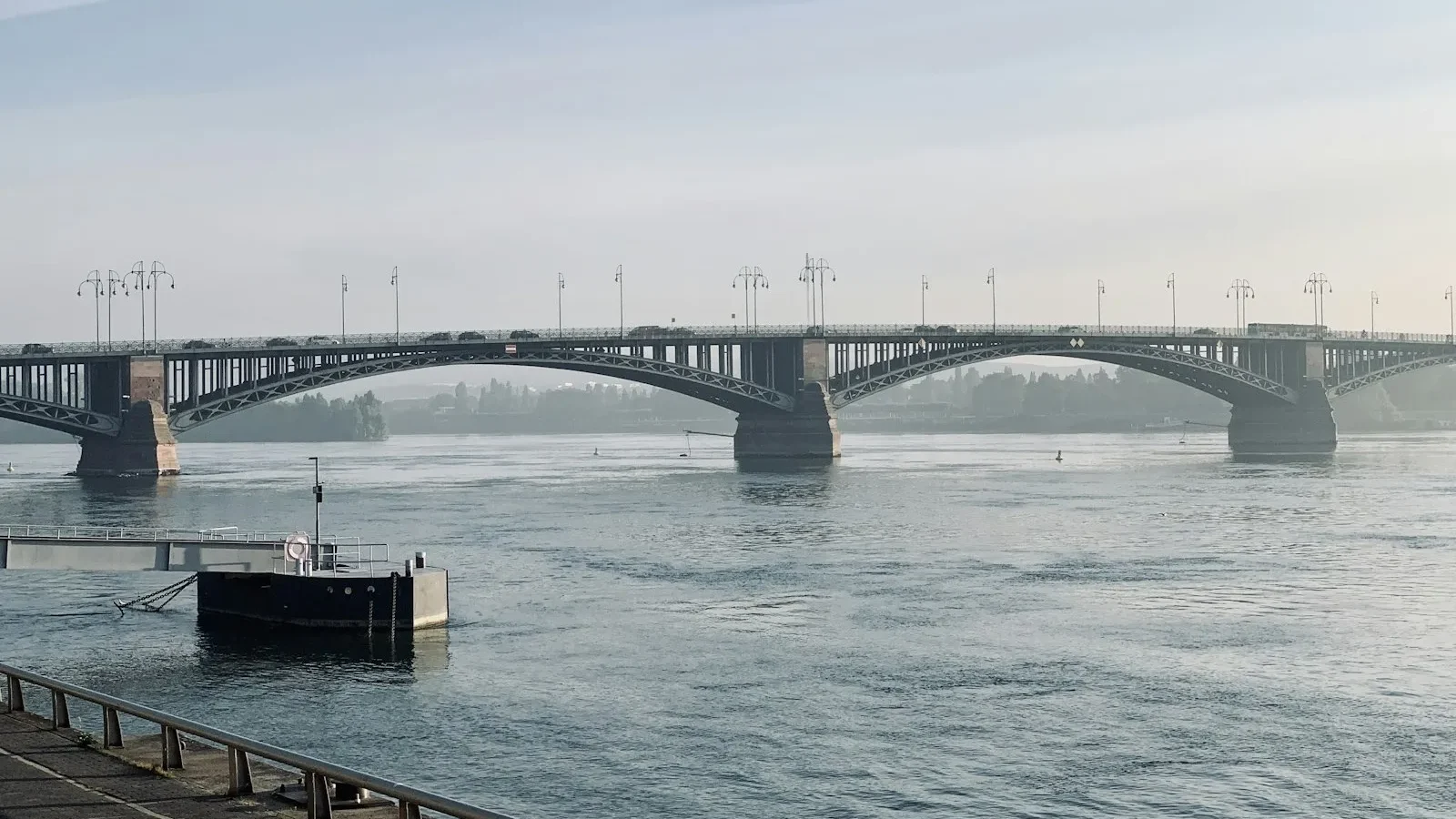 Mainz'de Gezilecek Yerler — Mainzer Dom, Gutenberg Müzesi, Chagall Vitrayları ve Rheinhessen Şarapları Rehberi