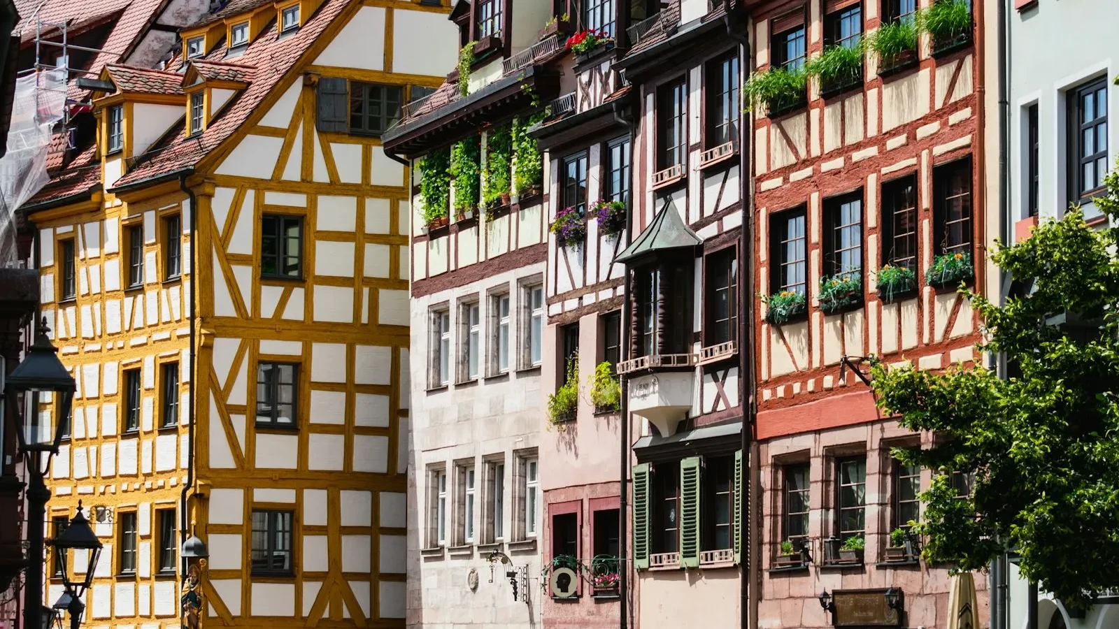 Nürnberg'de Gezilecek Yerler — Kaiserburg, Christkindlesmarkt, Dürer Evi ve Franken Bratwurst Rehberi