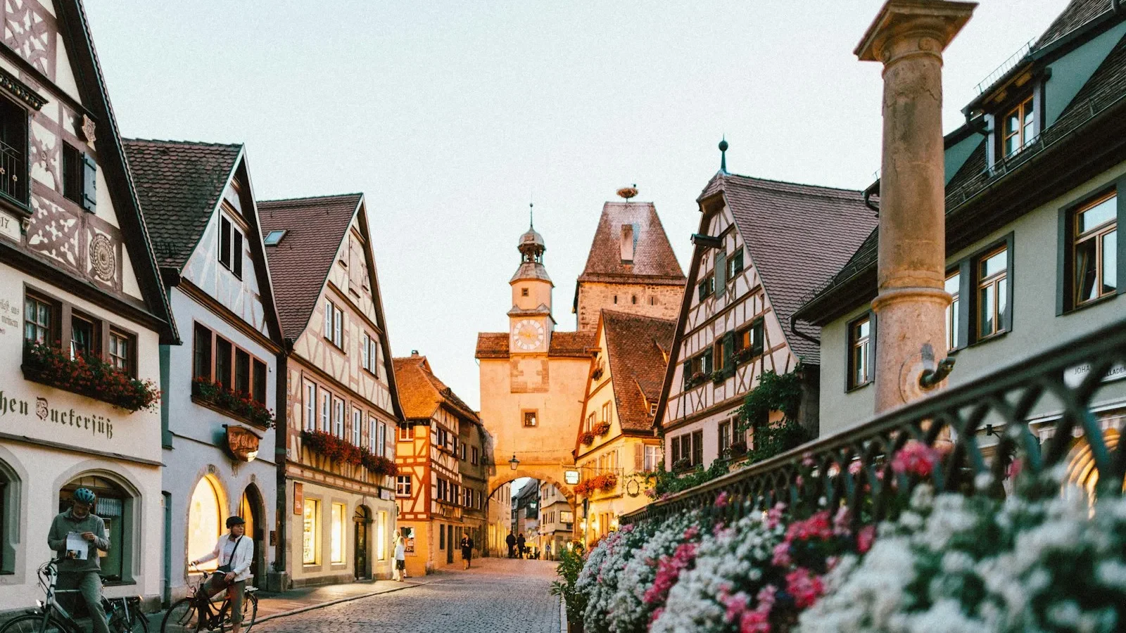Würzburg'da Gezilecek Yerler — Residenz, Marienberg Kalesi, Tiepolo Freski ve Franken Şarabı Rehberi