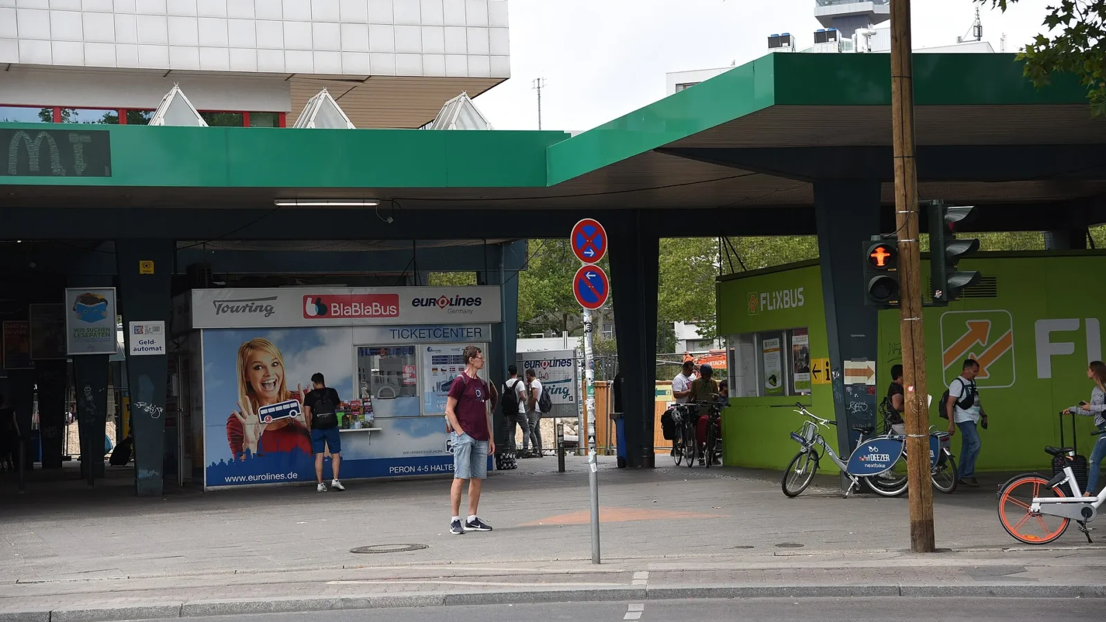Almanya'da Otobüsle Uzun Yol Seyahati: FlixBus mu BlaBlaBus mu? Karşılaştırma ve İpuçları