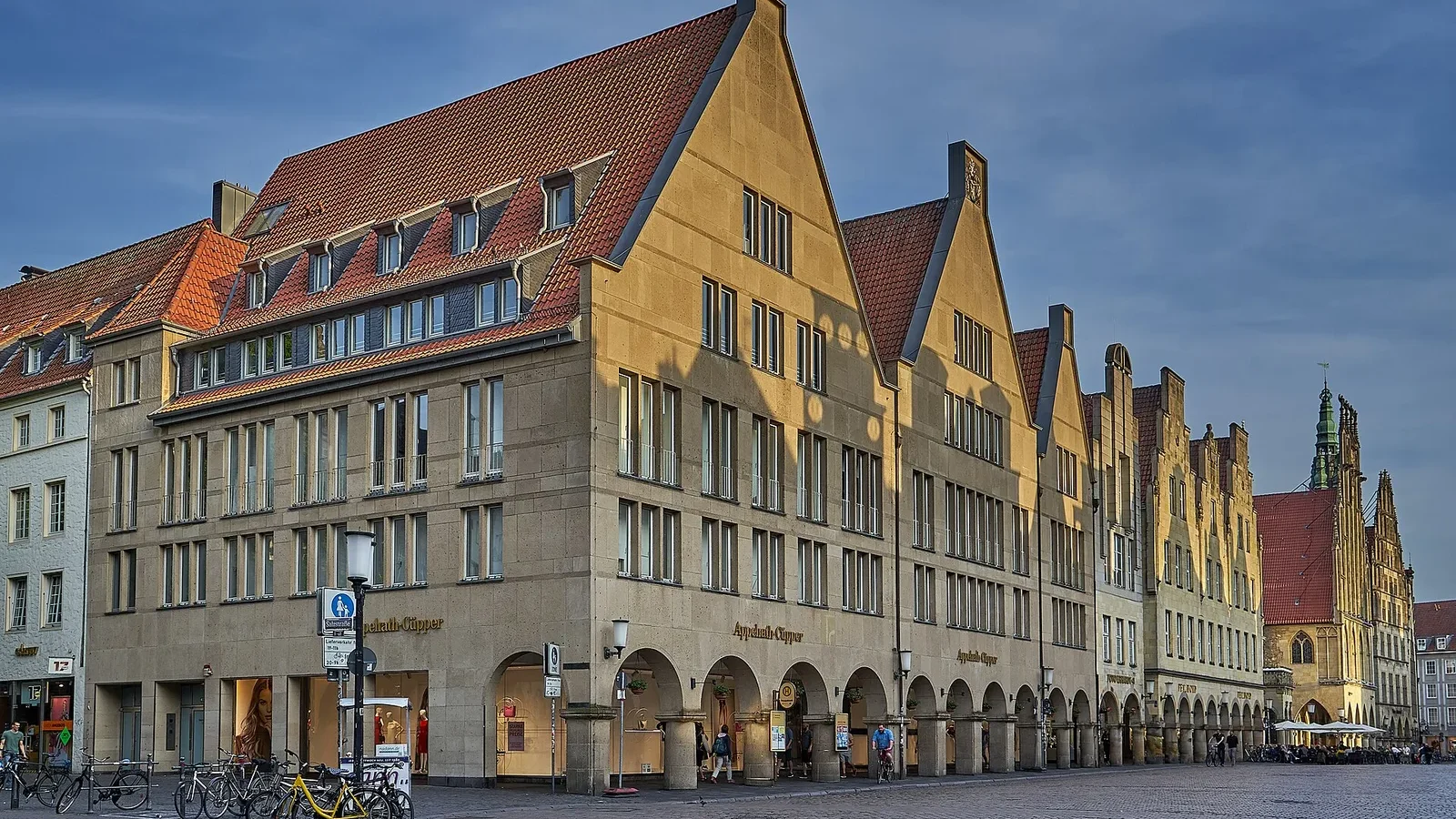 Münster'de Gezilecek Yerler — Prinzipalmarkt, Aasee, Bisiklet Kültürü ve Vestfalya Barışı Şehri