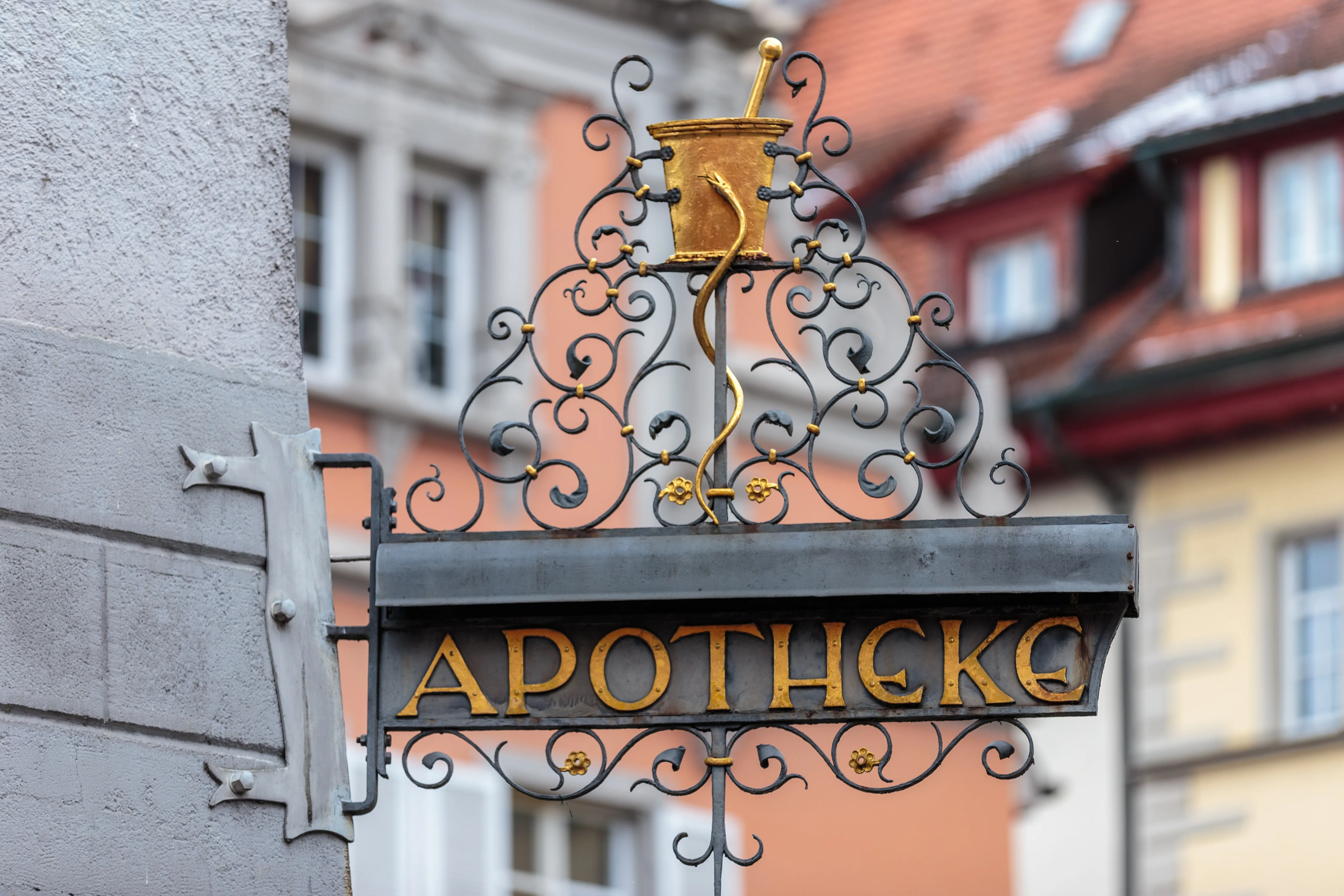 Almanya'da bir Apotheke (eczane) tabelası