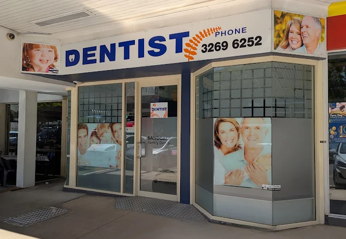 Bir diş hekimi kliniğinin dış cephesi