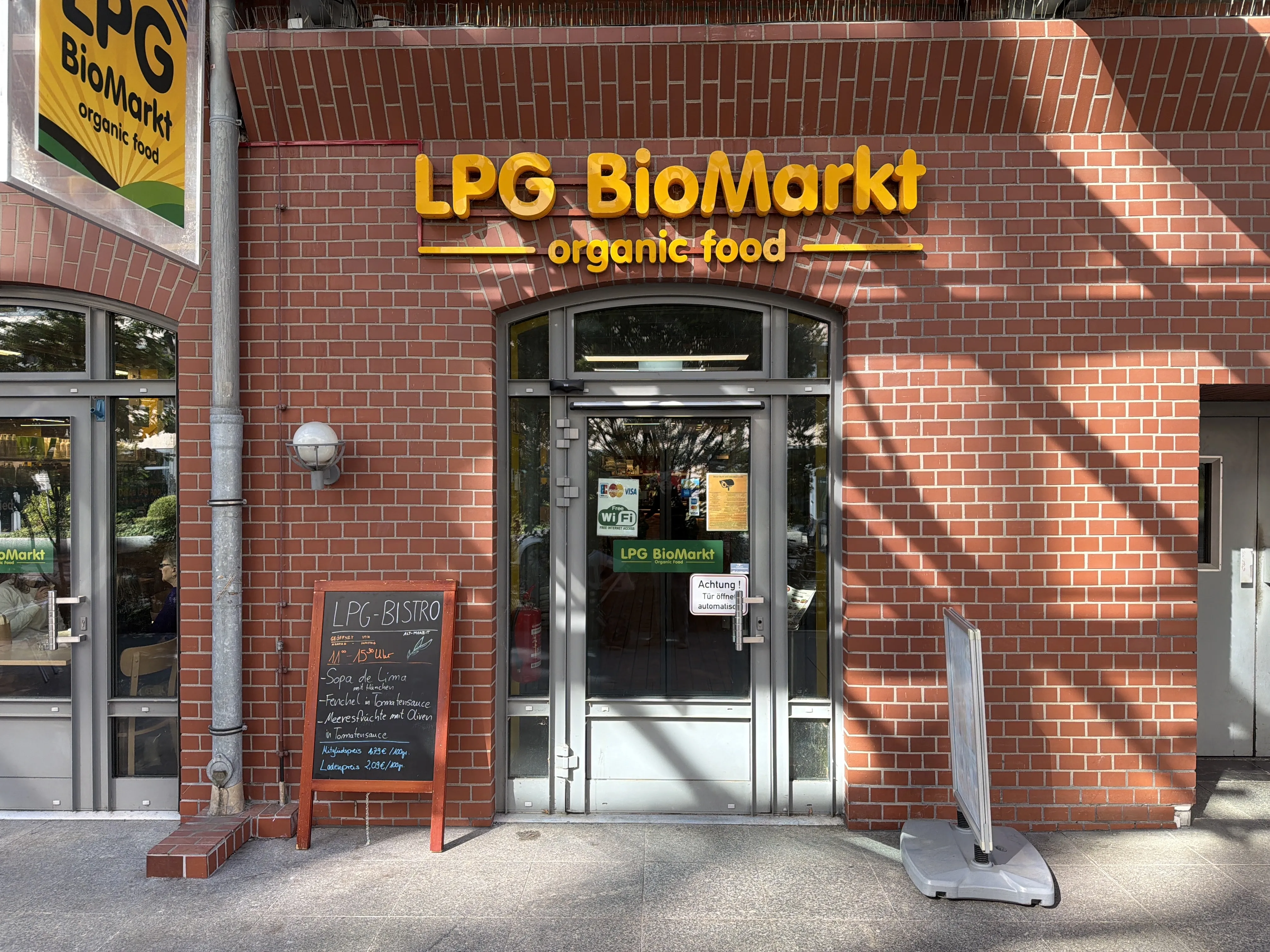 Berlin'de bir Bio-Markt (organik/vegan ürün marketi)