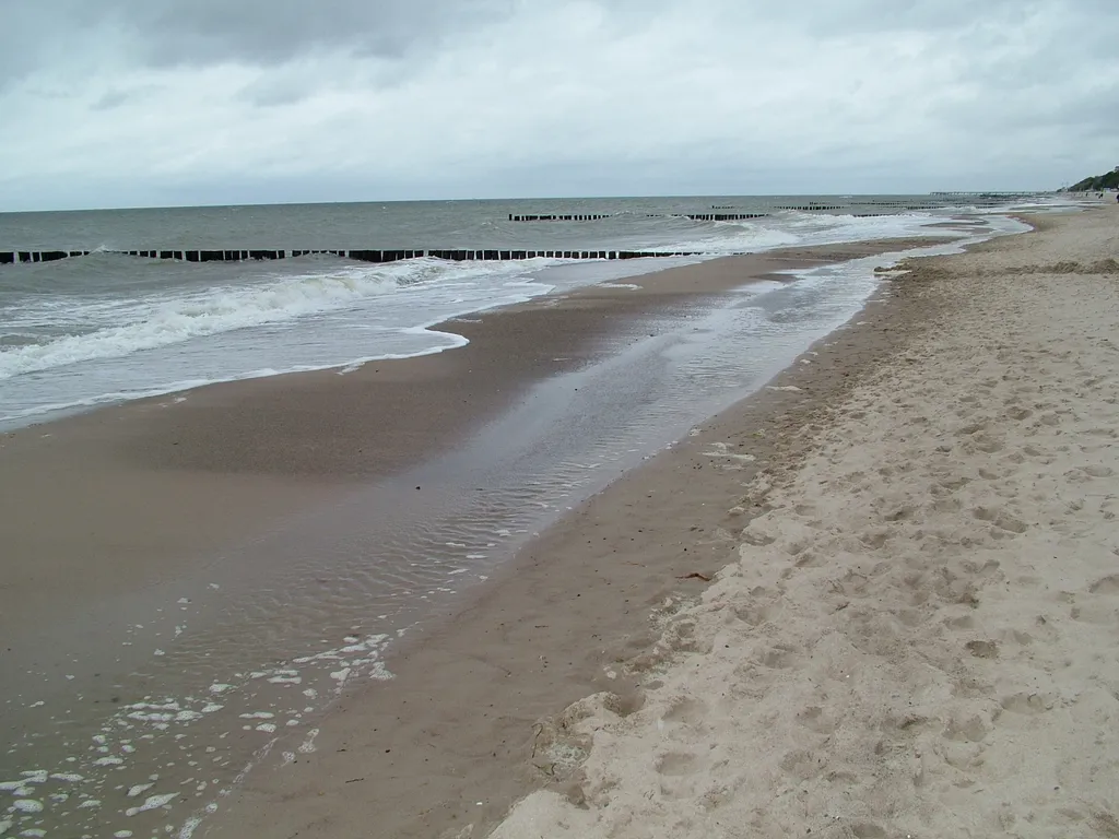 Almanya'nın Ostsee (Baltık Denizi) kıyısında bir plaj